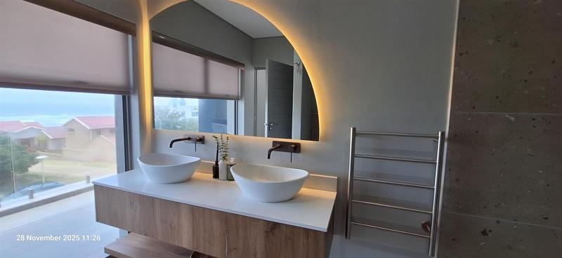 5 Bedroom Property for Sale in Outeniqua Strand Western Cape